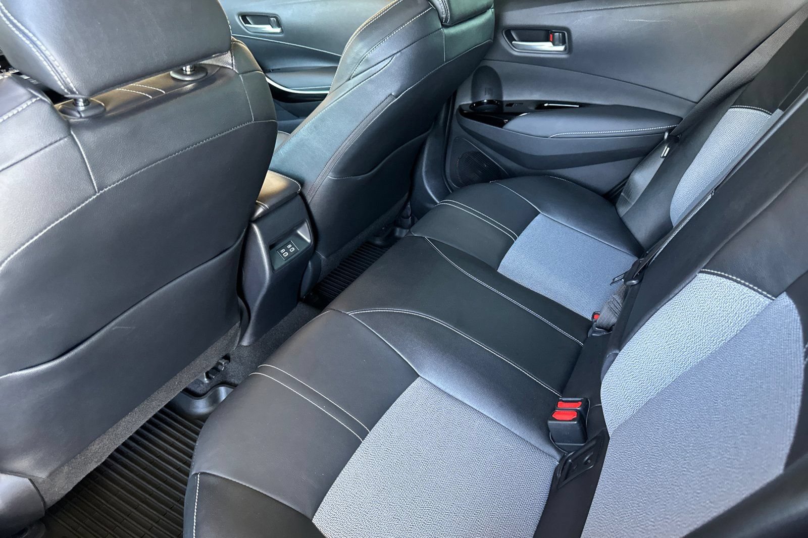 Used 2025 Toyota Corolla XSE FWD image 13