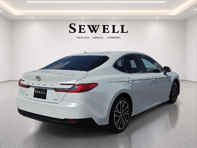 Used 2025 Toyota Camry XLE FWD image 4