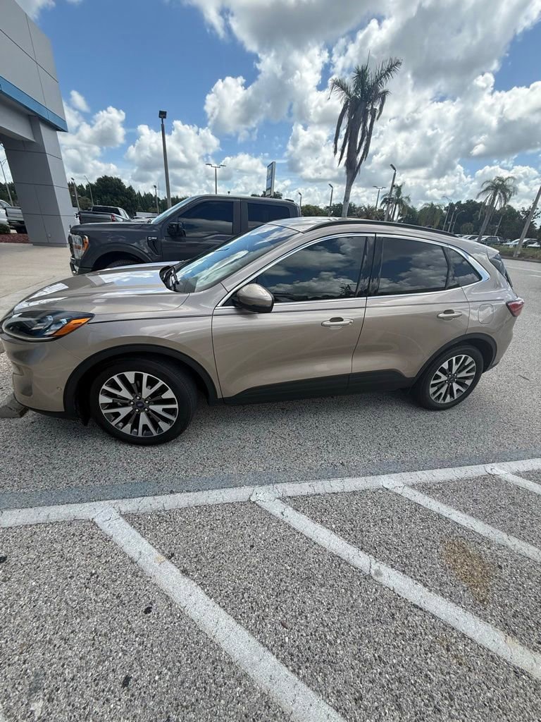 Used 2020 Ford Escape Titanium FWD image 1