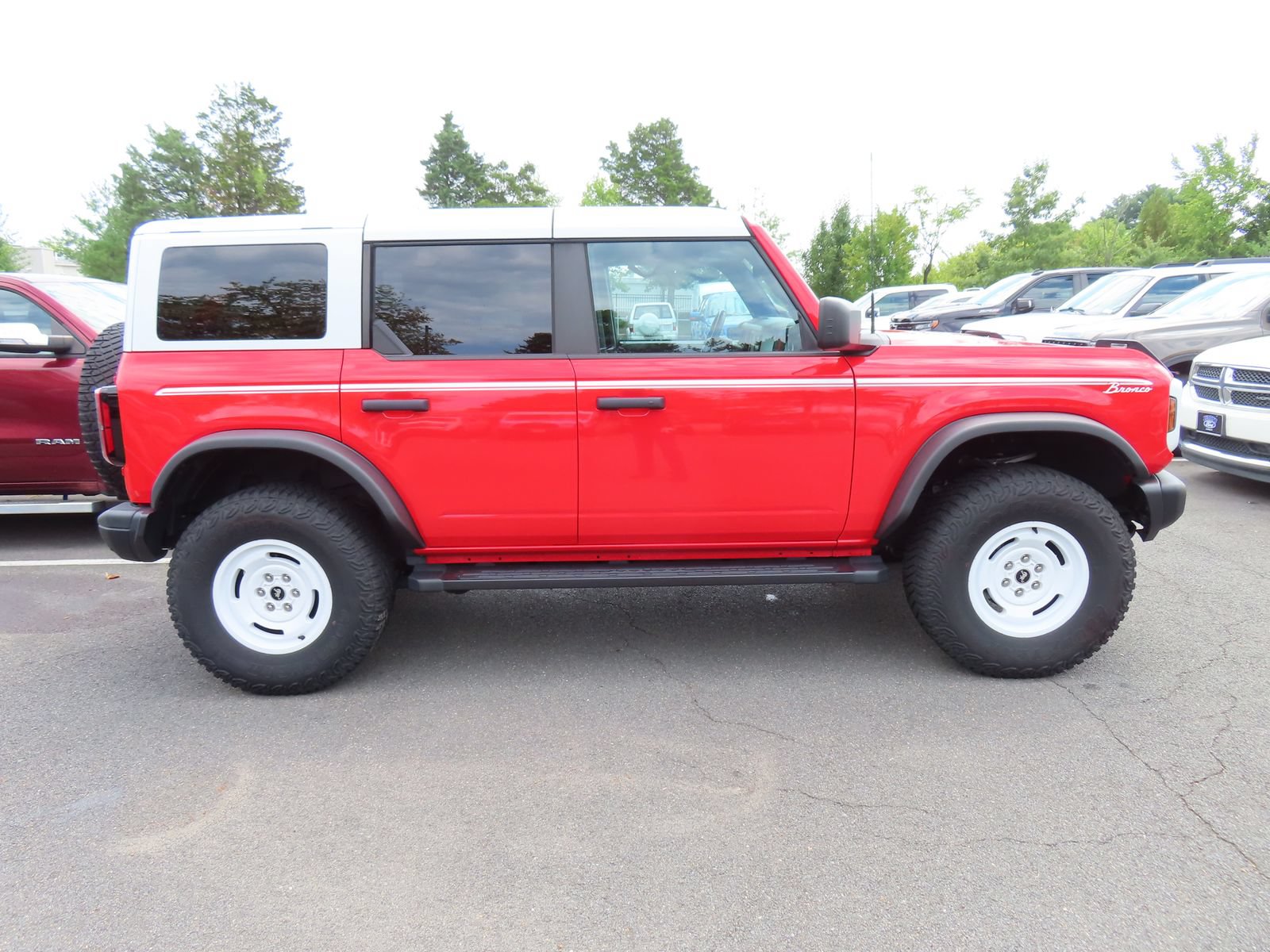 Used 2023 Ford Bronco Heritage Edition AWD/4WD image 6