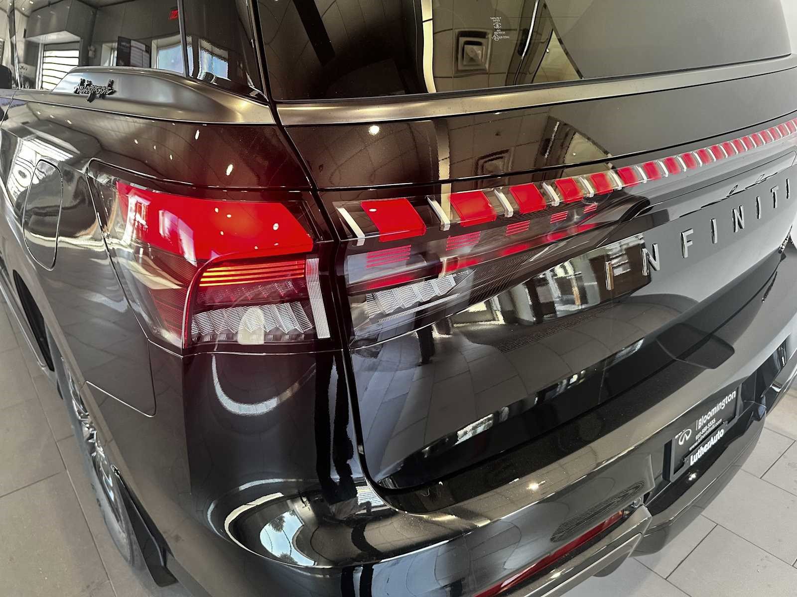 New 2027 INFINITI QX80 Autograph w/ Premium Cargo Package AWD/4WD image 8