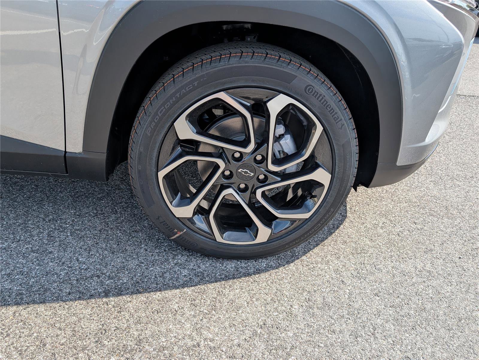 New 2026 Chevrolet Trax RS w/ Sunroof Package FWD image 5