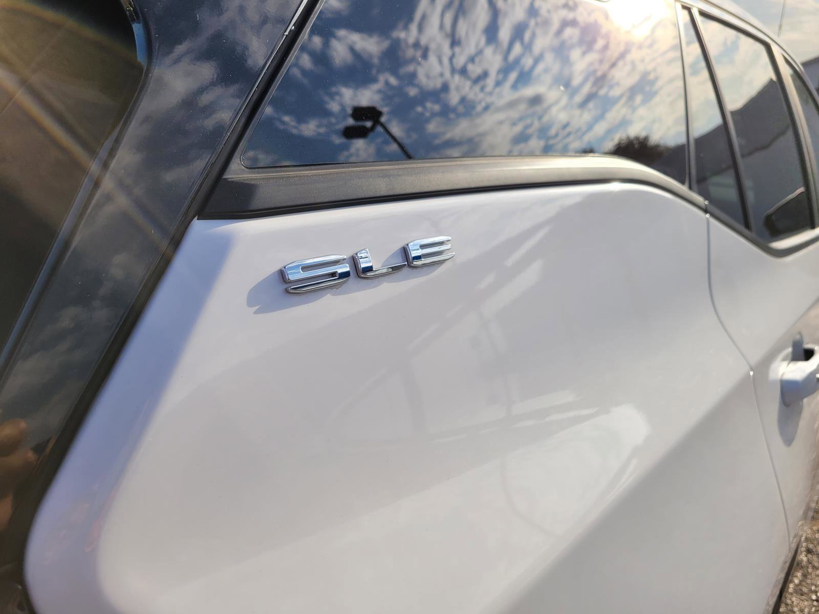 Used 2024 GMC Terrain SLE AWD/4WD image 12