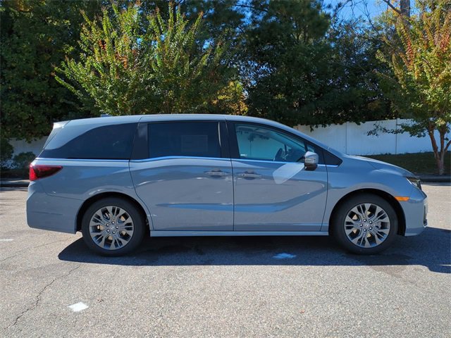 New 2026 Honda Odyssey Touring image 3