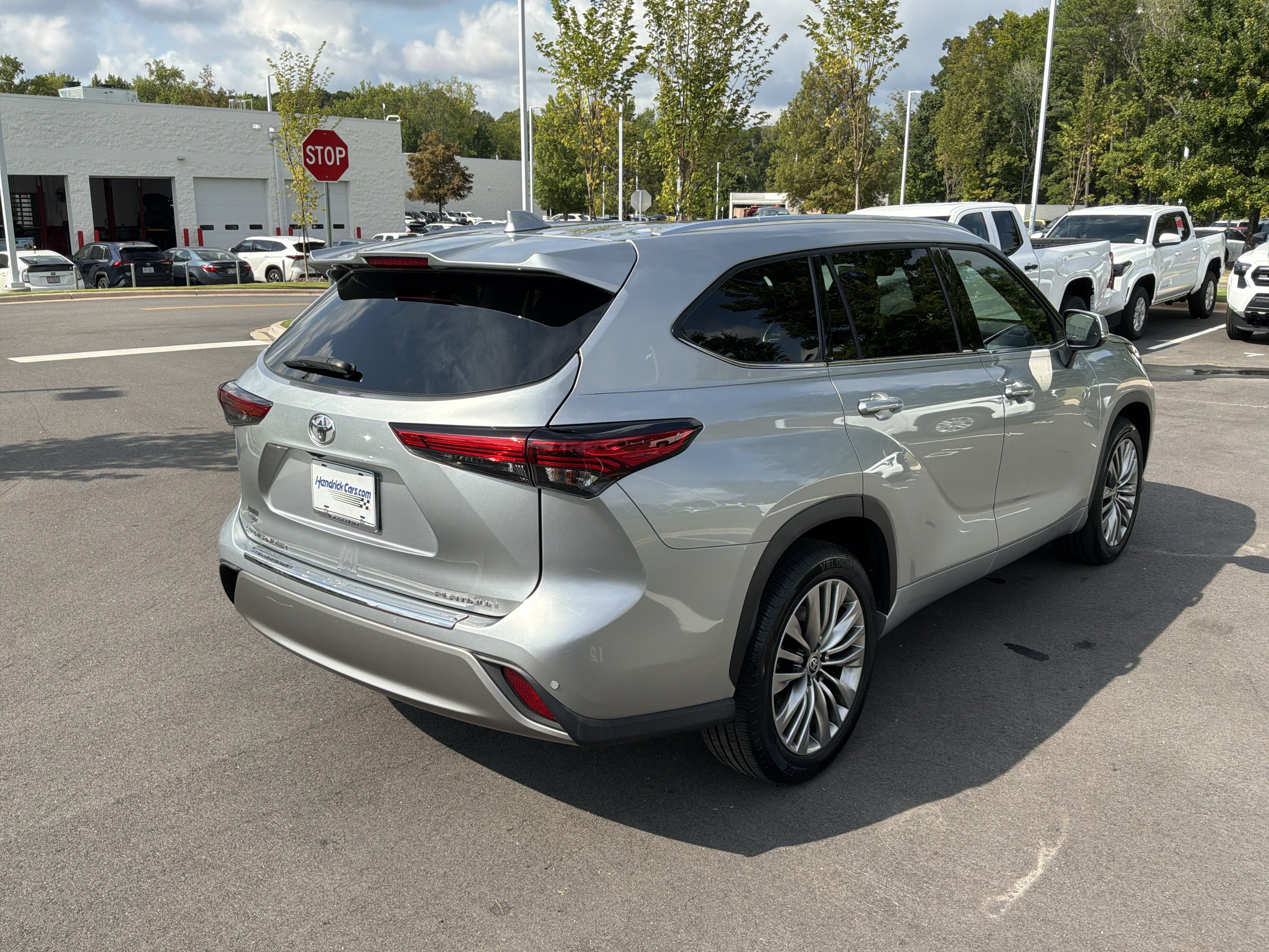 Used 2022 Toyota Highlander Platinum FWD image 10
