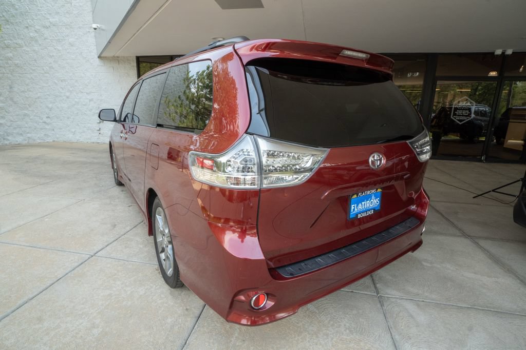 Used 2014 Toyota Sienna SE FWD image 5