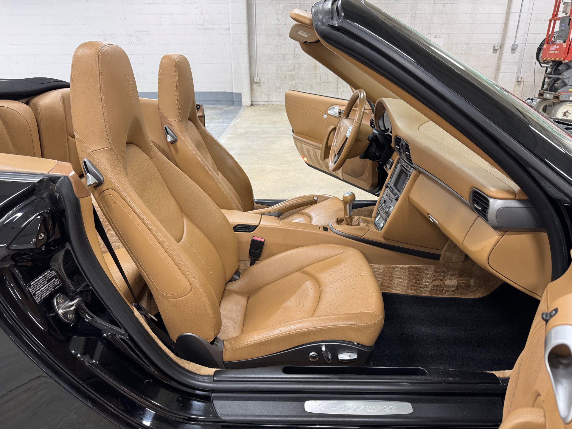 Used 2006 Porsche 911 Carrera RWD image 96