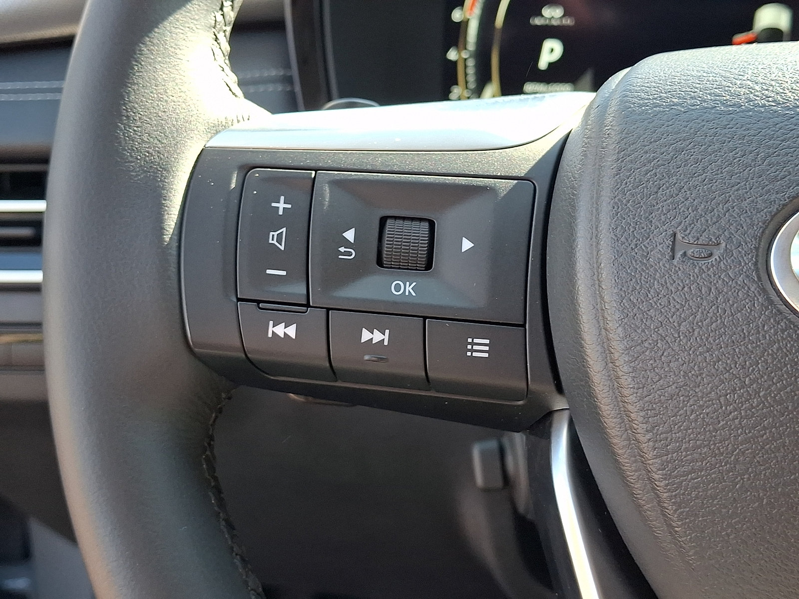 Certified 2026 INFINITI QX60 Luxe w/ Cargo Package AWD/4WD image 22