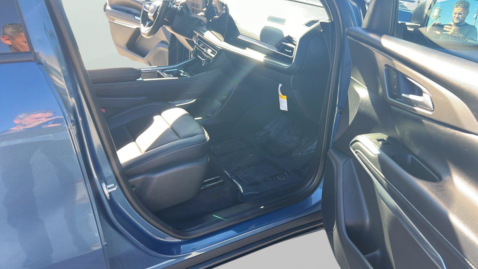 Used 2026 Chevrolet Traverse LT w/ Sun and Wheel Package FWD image 14
