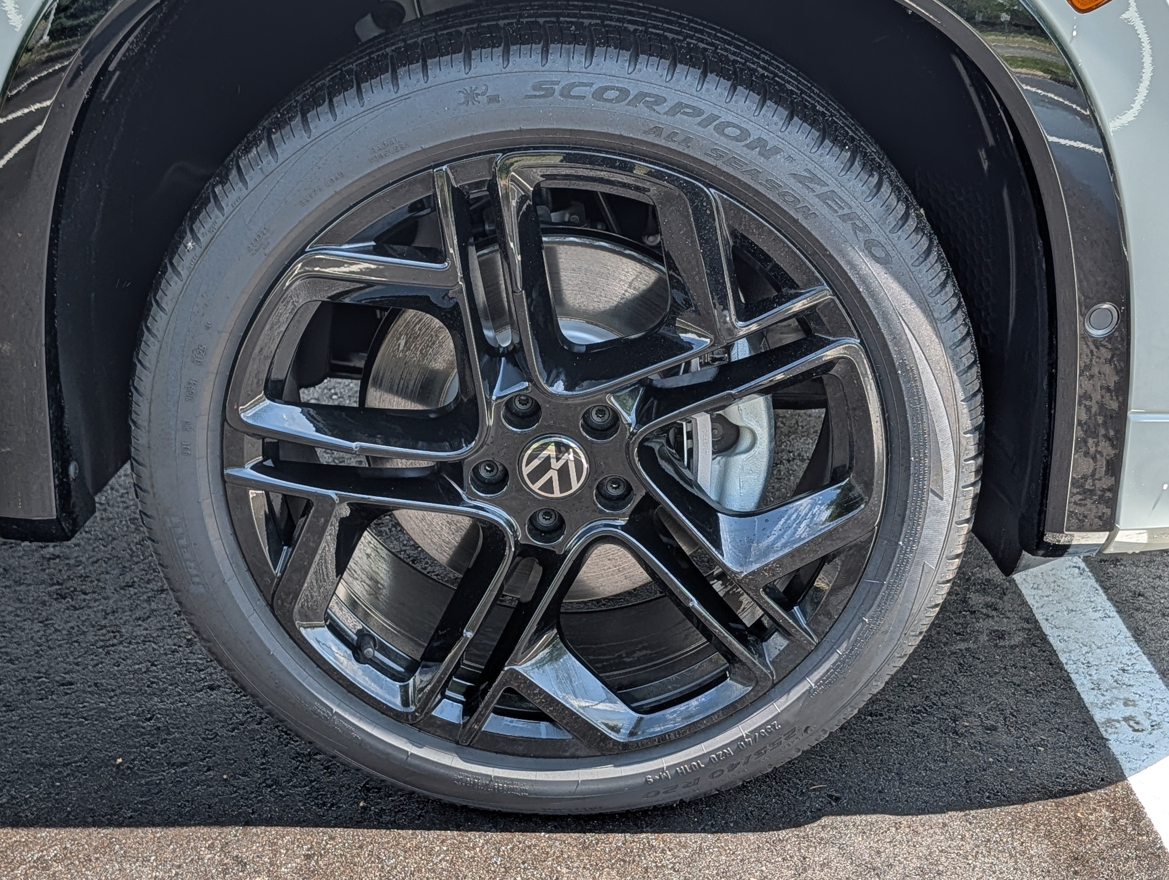 Certified 2026 Volkswagen Tiguan SE R-Line AWD/4WD image 15