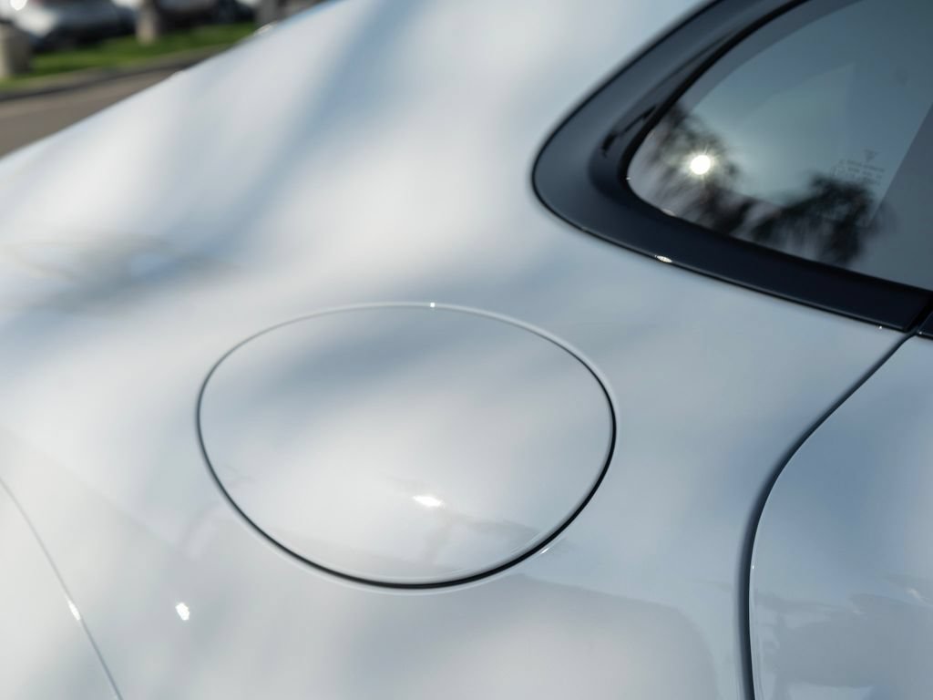 Used 2026 Porsche Panamera 4 E-Hybrid AWD/4WD image 16