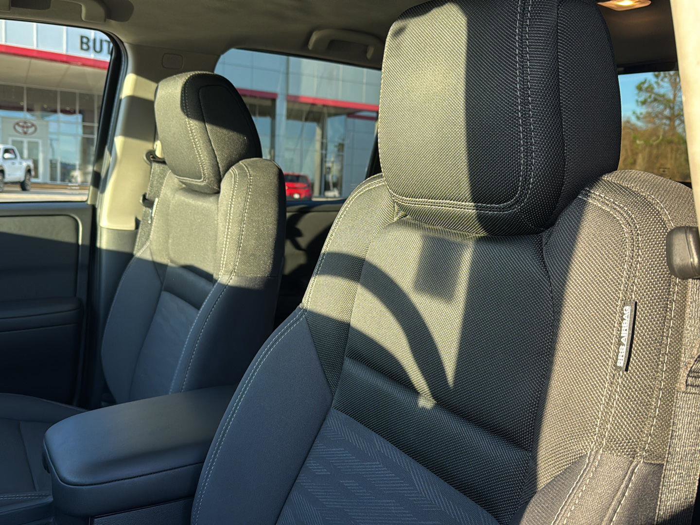 Used 2024 Nissan Frontier SV w/ SV Convenience Package image 28