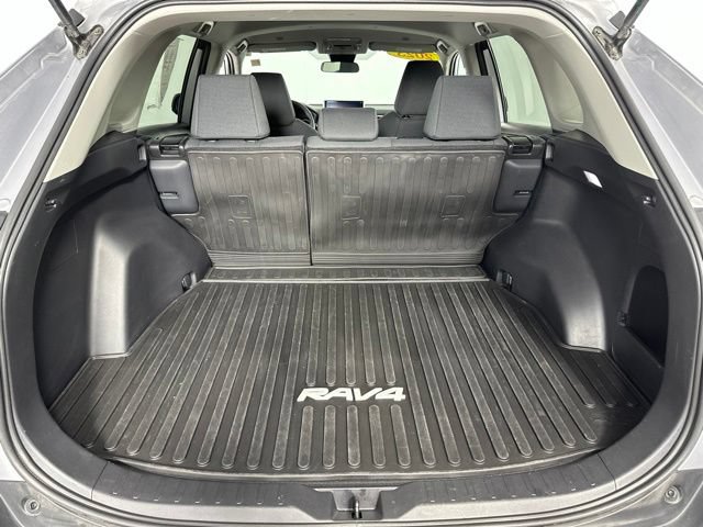 Used 2023 Toyota RAV4 LE AWD/4WD image 29