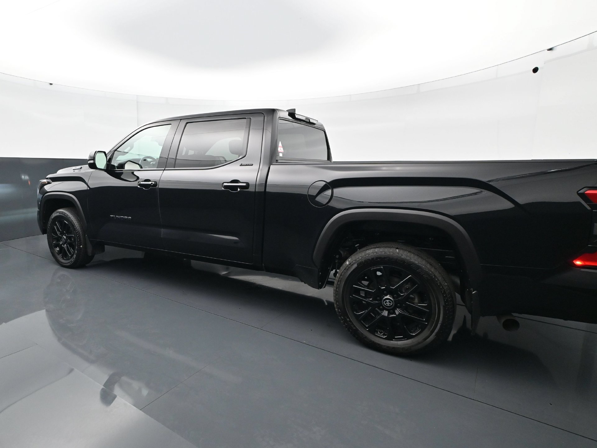 Used 2025 Toyota Tundra Limited AWD/4WD image 4