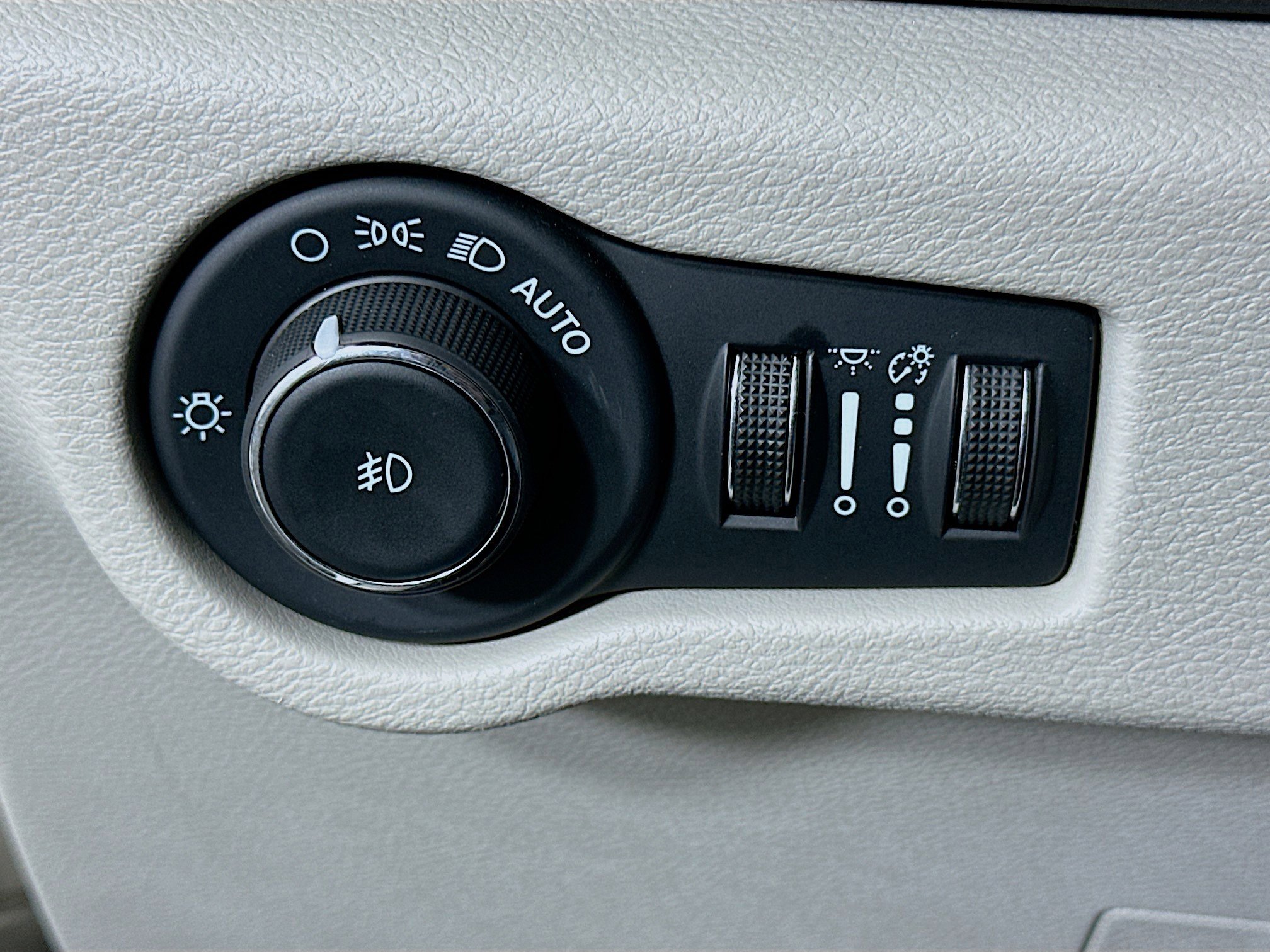 Used 2024 Chrysler Pacifica Touring-L image 17