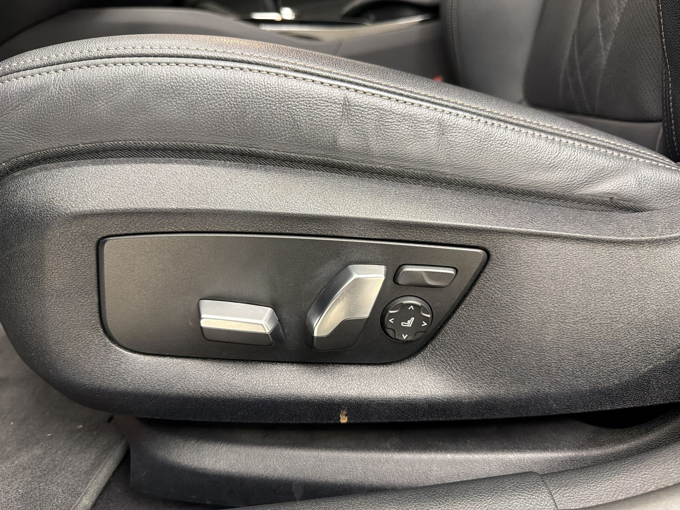Used 2023 BMW 540i w/ M Sport Package RWD image 16