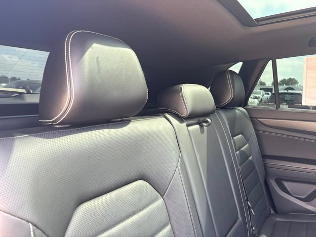 Used 2024 Volkswagen Atlas Cross Sport SEL R-Line AWD/4WD image 41