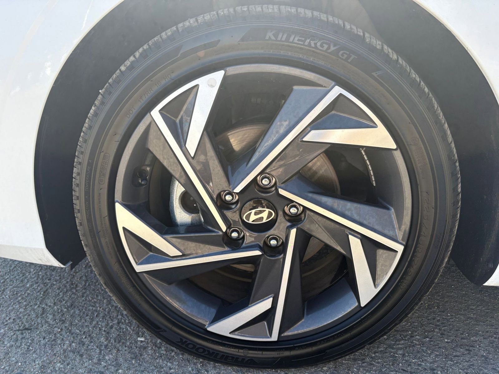 Used 2025 Hyundai Elantra SEL image 31