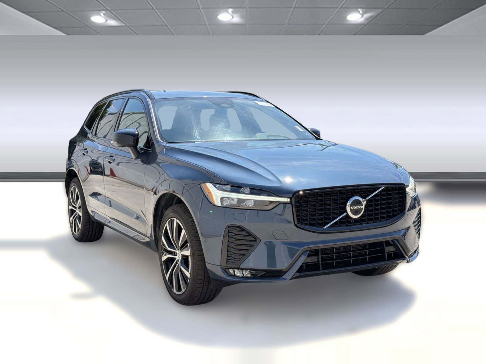 Used 2023 Volvo XC60 B5 Plus w/ Climate Package FWD image 7