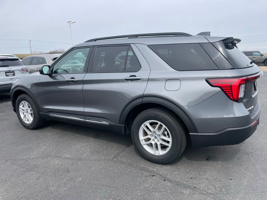 Used 2025 Ford Explorer Active image 5
