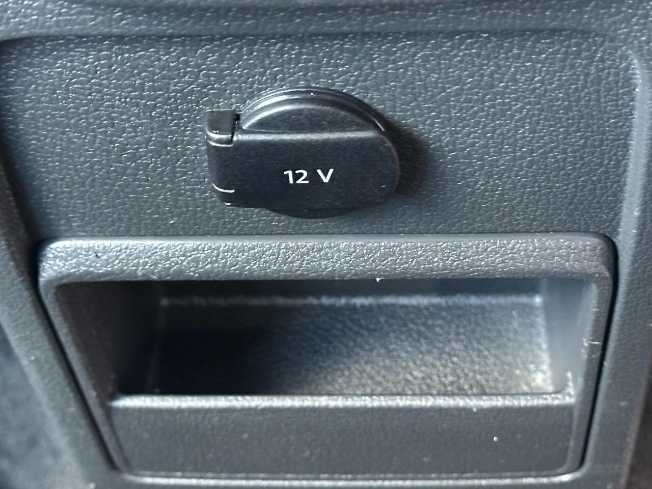 Used 2011 Volkswagen Tiguan SE image 24