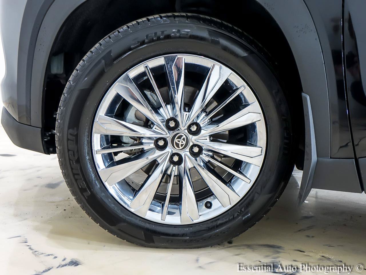 Used 2025 Toyota Grand Highlander AWD image 12