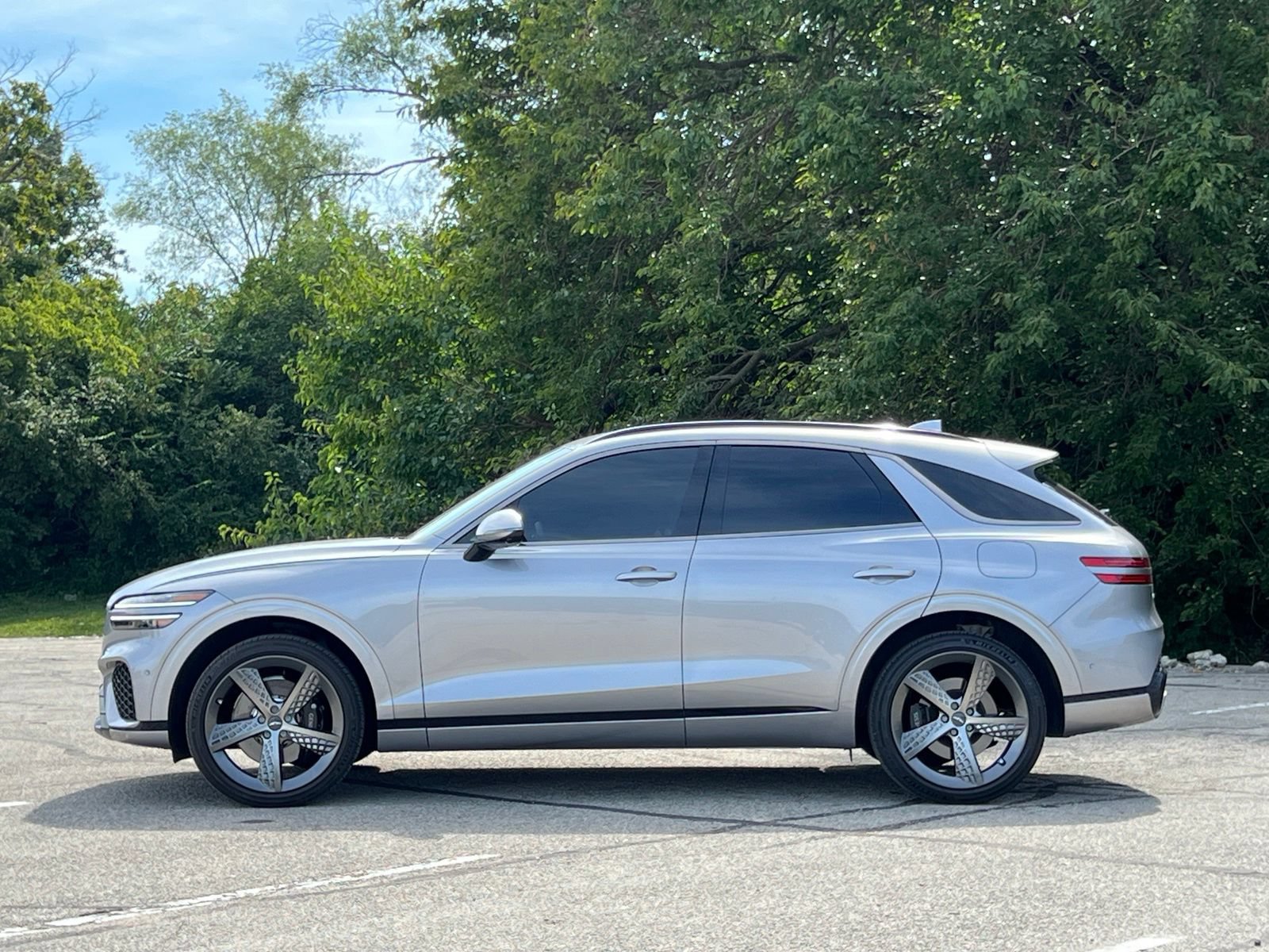 Used 2023 Genesis GV70 2.5T w/ Sport Prestige Package AWD/4WD image 2