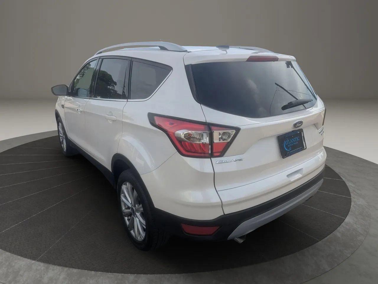 Used 2018 Ford Escape Titanium w/ Ford Safe & Smart Package AWD/4WD image 7