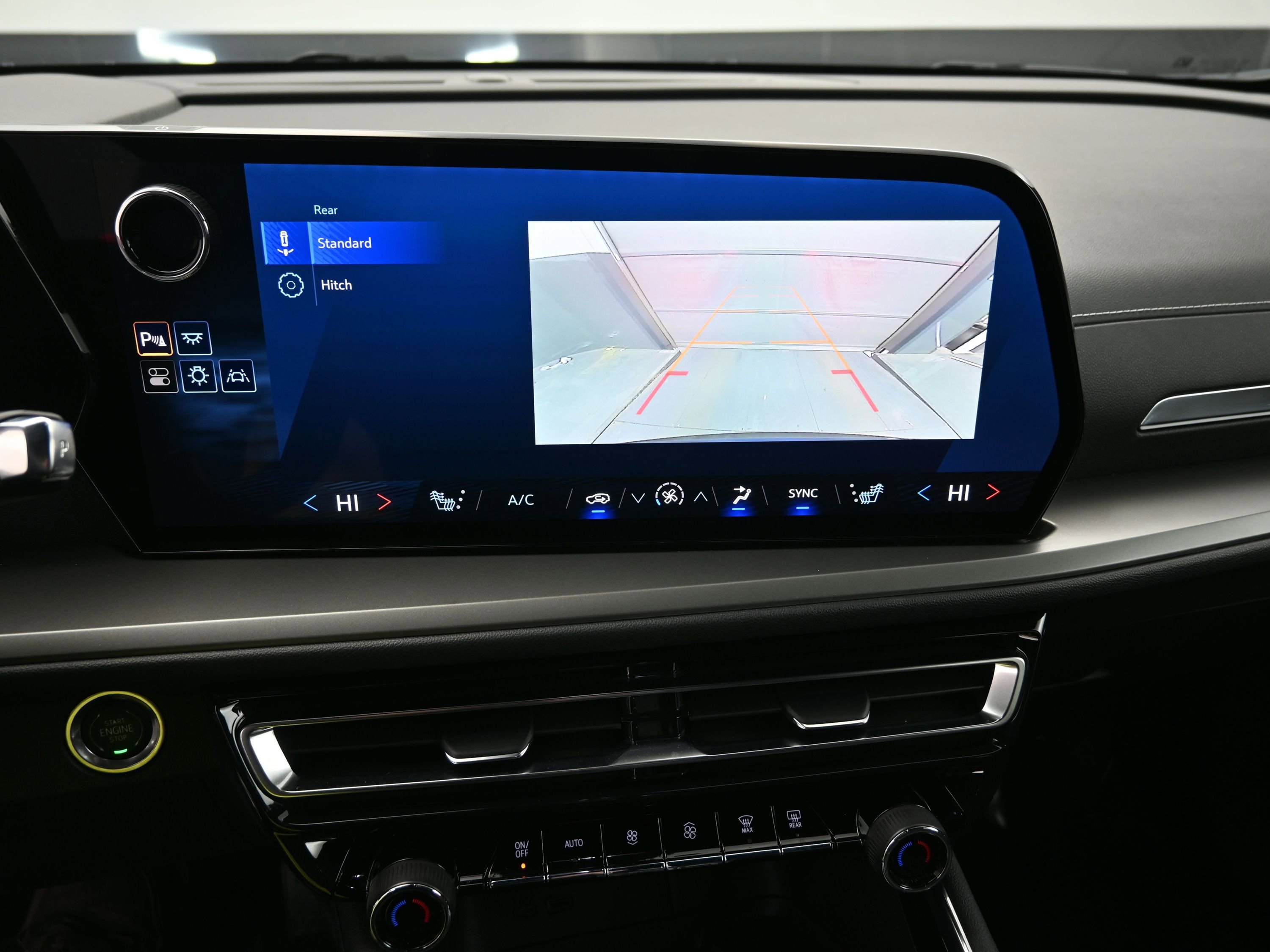 Used 2025 Chevrolet Traverse LT image 15