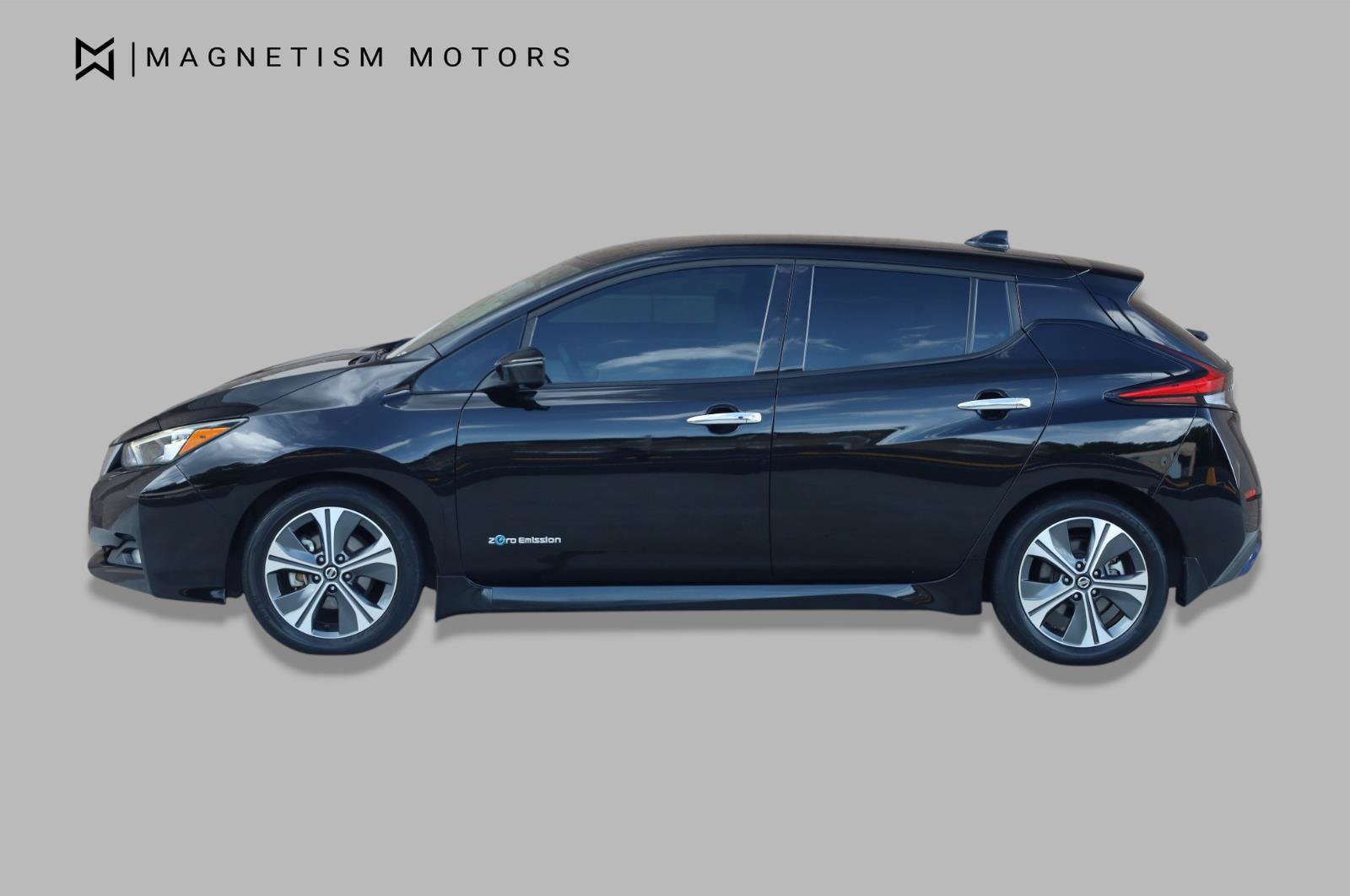 Used 2018 Nissan Leaf SL w/ SL Technology Package FWD image 3