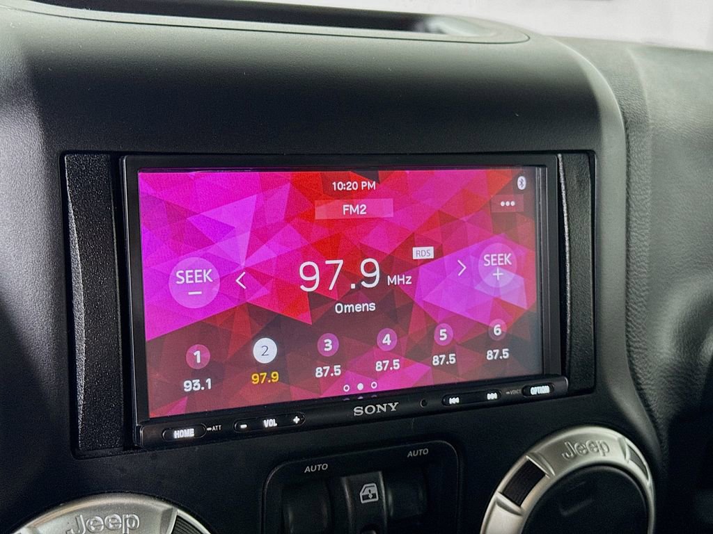 Used 2016 Jeep Wrangler Unlimited Sahara w/ Connectivity Group image 5