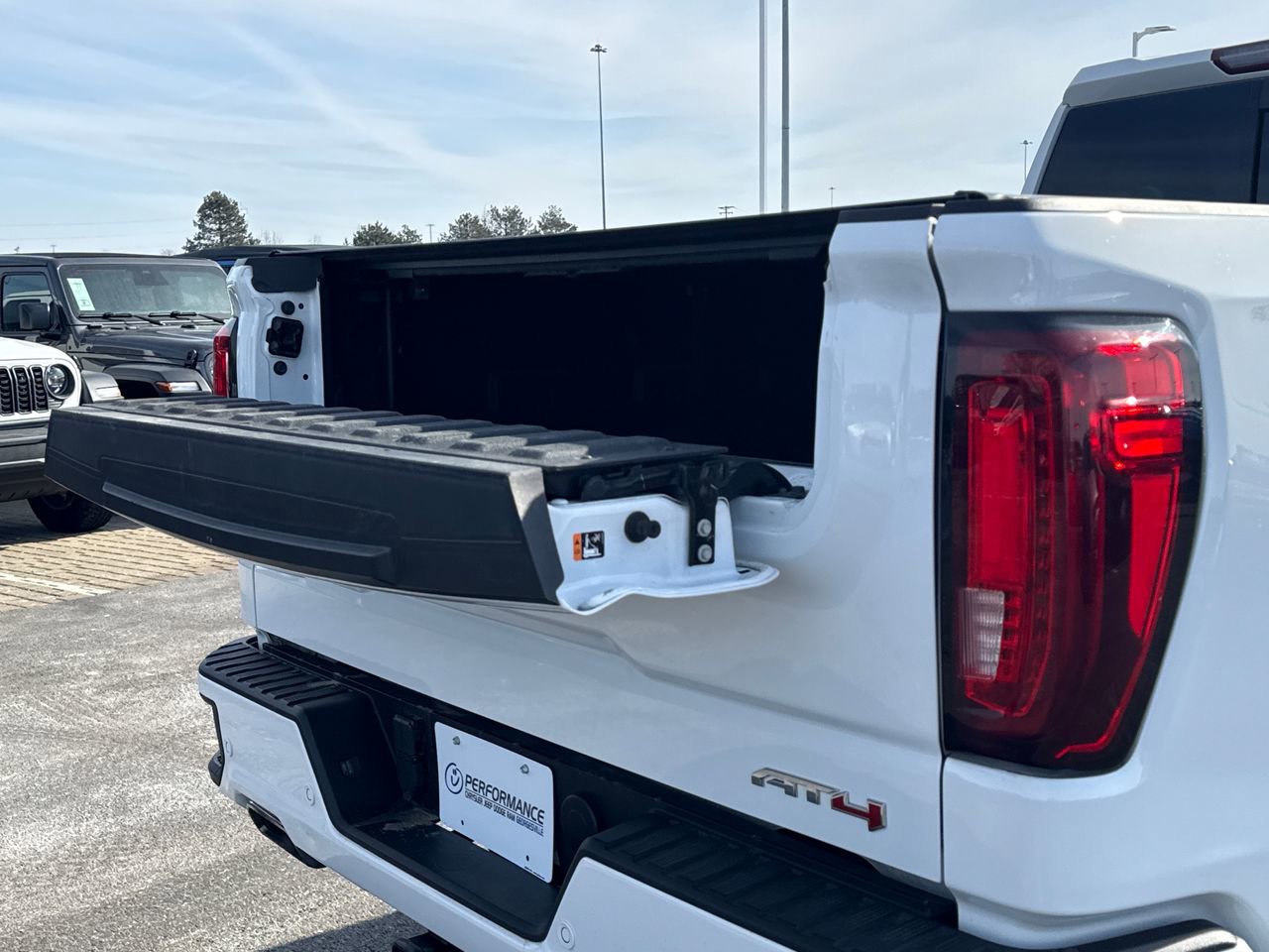 Used 2022 GMC Sierra 1500 AT4 w/ Technology Package image 12