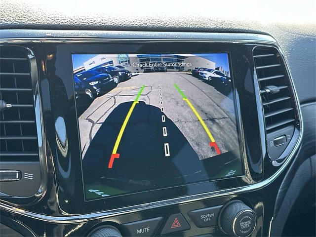 Certified 2022 Jeep Grand Cherokee Laredo X image 22