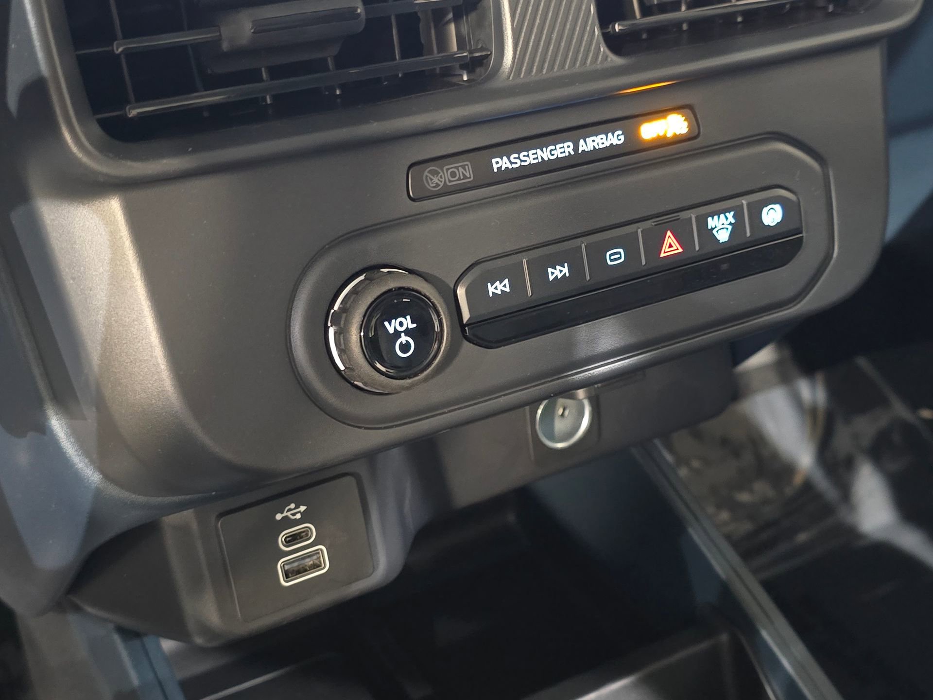 New 2025 Ford Maverick XL w/ Equipment Group 101A image 23