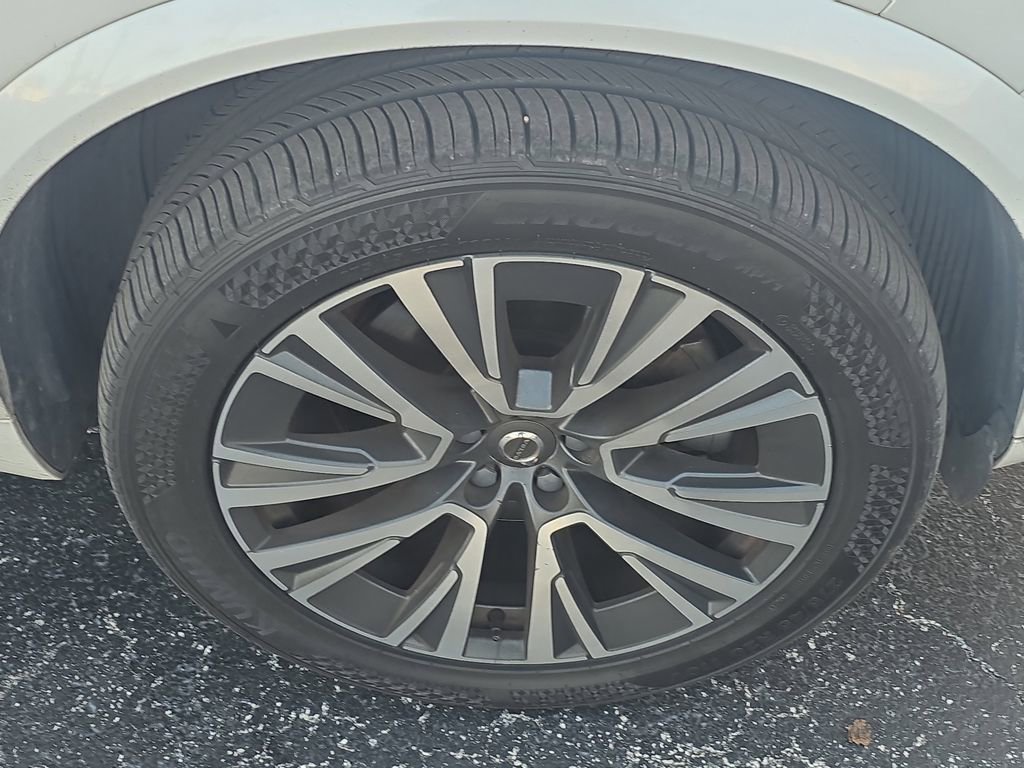 Used 2020 Volvo XC90 T5 Momentum w/ Protection Package Premier image 6