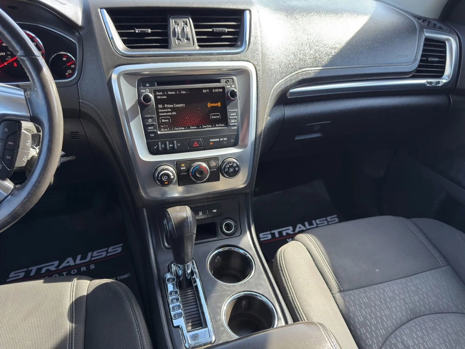 Used 2014 GMC Acadia SLE image 20