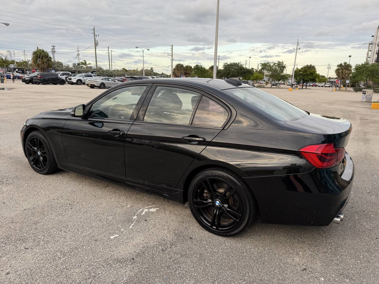 Used 2018 BMW 330i xDrive Sedan AWD/4WD image 11