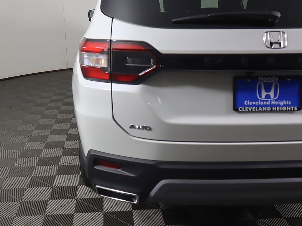 New 2025 Honda Pilot Touring image 14