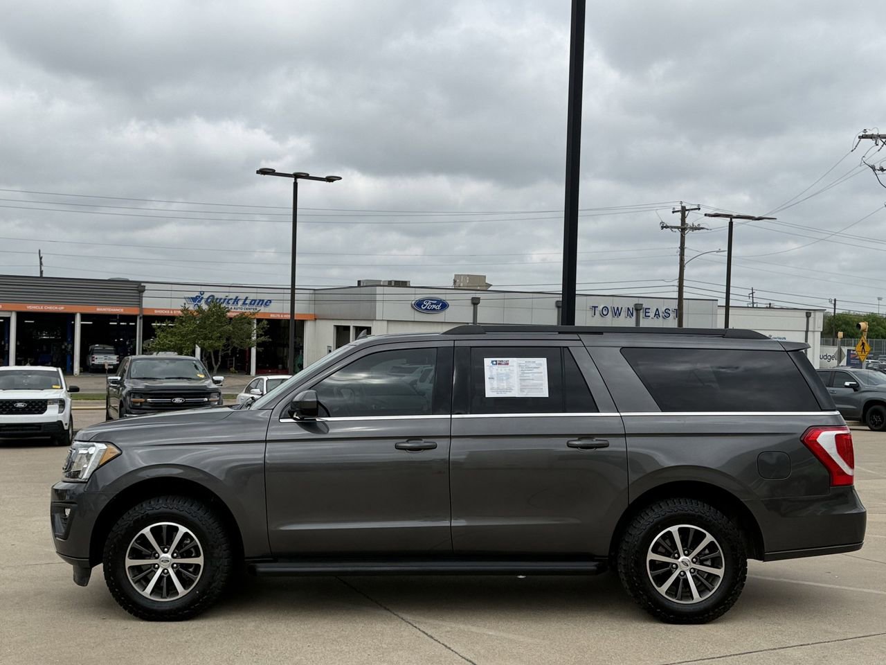 Certified 2021 Ford Expedition Max XLT image 3