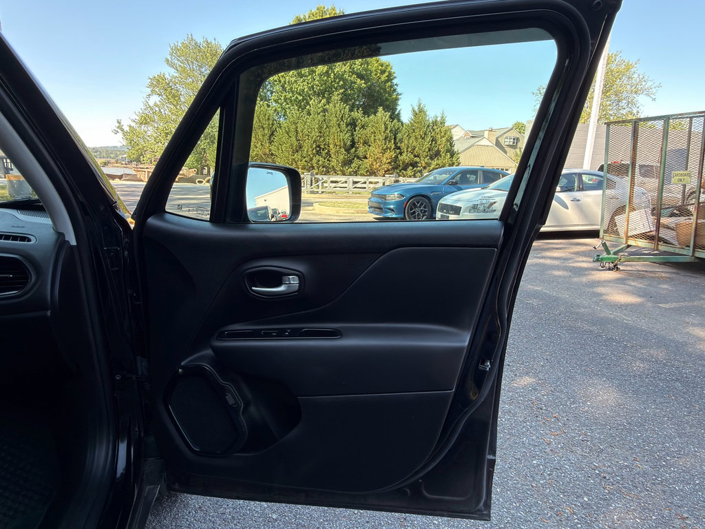 Used 2023 Jeep Renegade Altitude AWD/4WD image 17