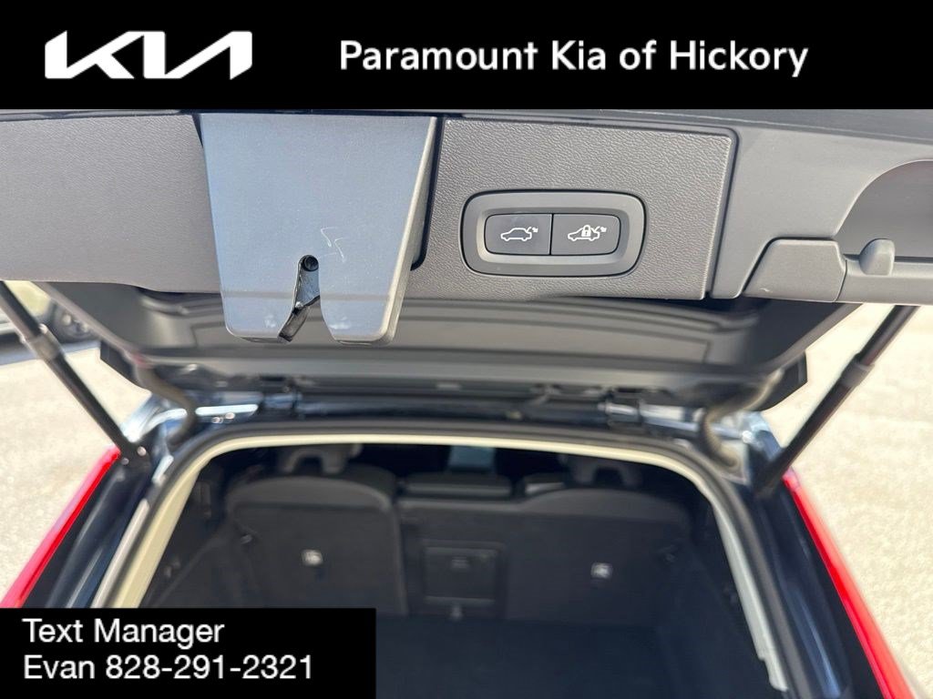 Used 2025 Volvo XC60 B5 Plus AWD/4WD image 11