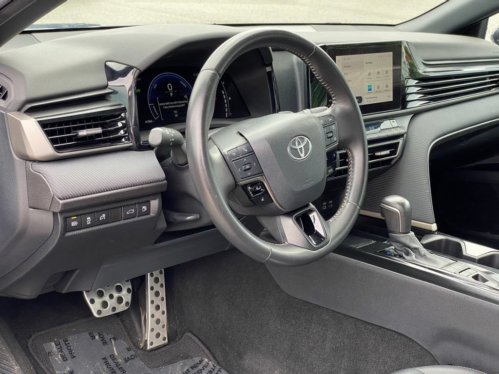 Used 2025 Toyota Camry SE FWD image 10