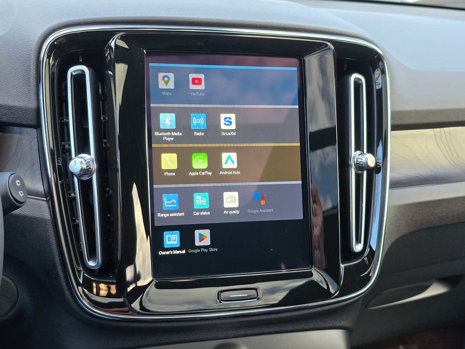 Used 2023 Volvo XC40 Recharge Ultimate w/ Protection Package Premier image 24