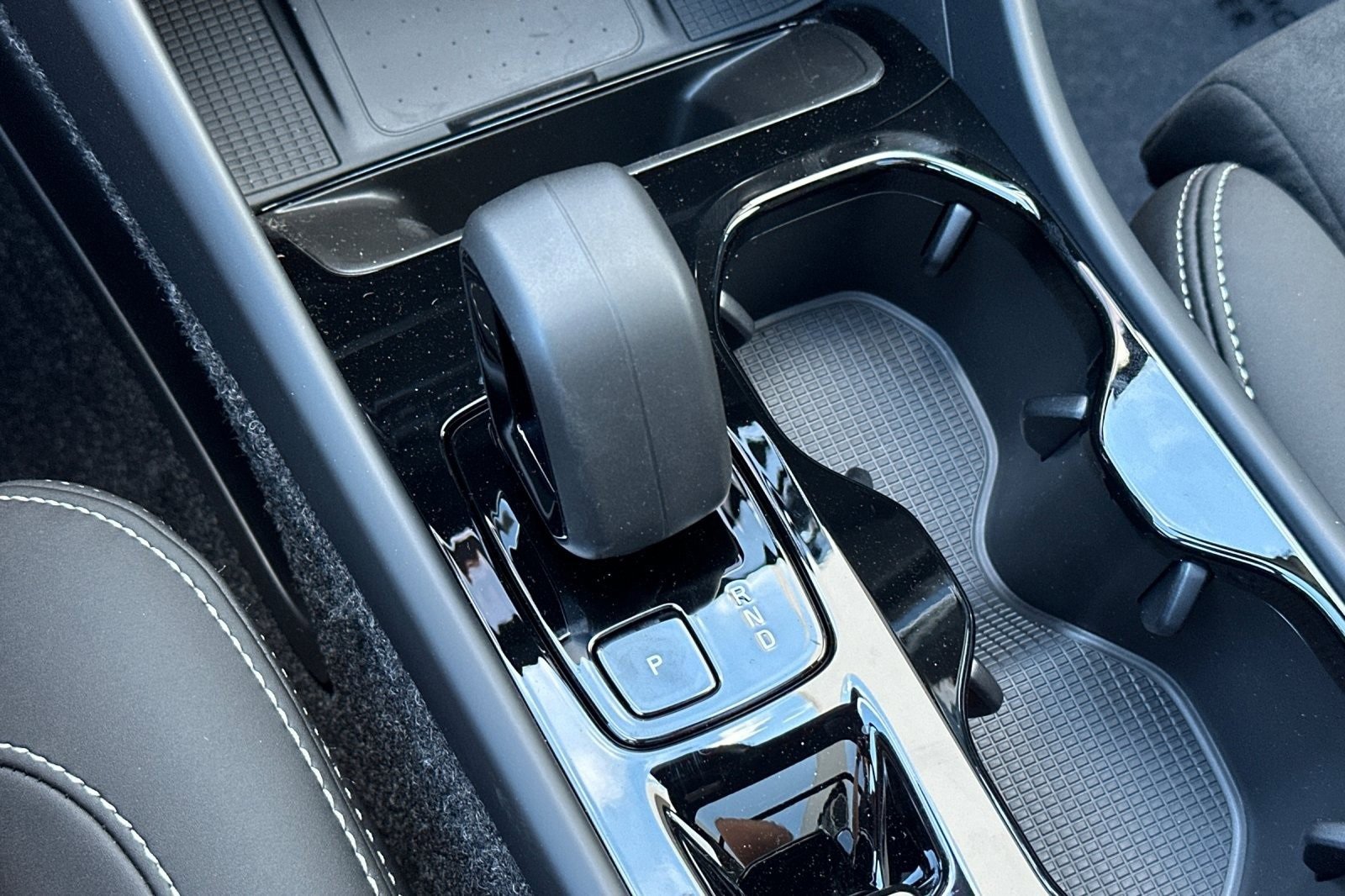 New 2026 Volvo XC40 B5 Ultra w/ Protection Package Premier image 24