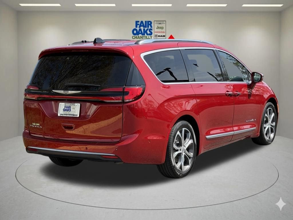 Used 2024 Chrysler Pacifica Pinnacle FWD image 7