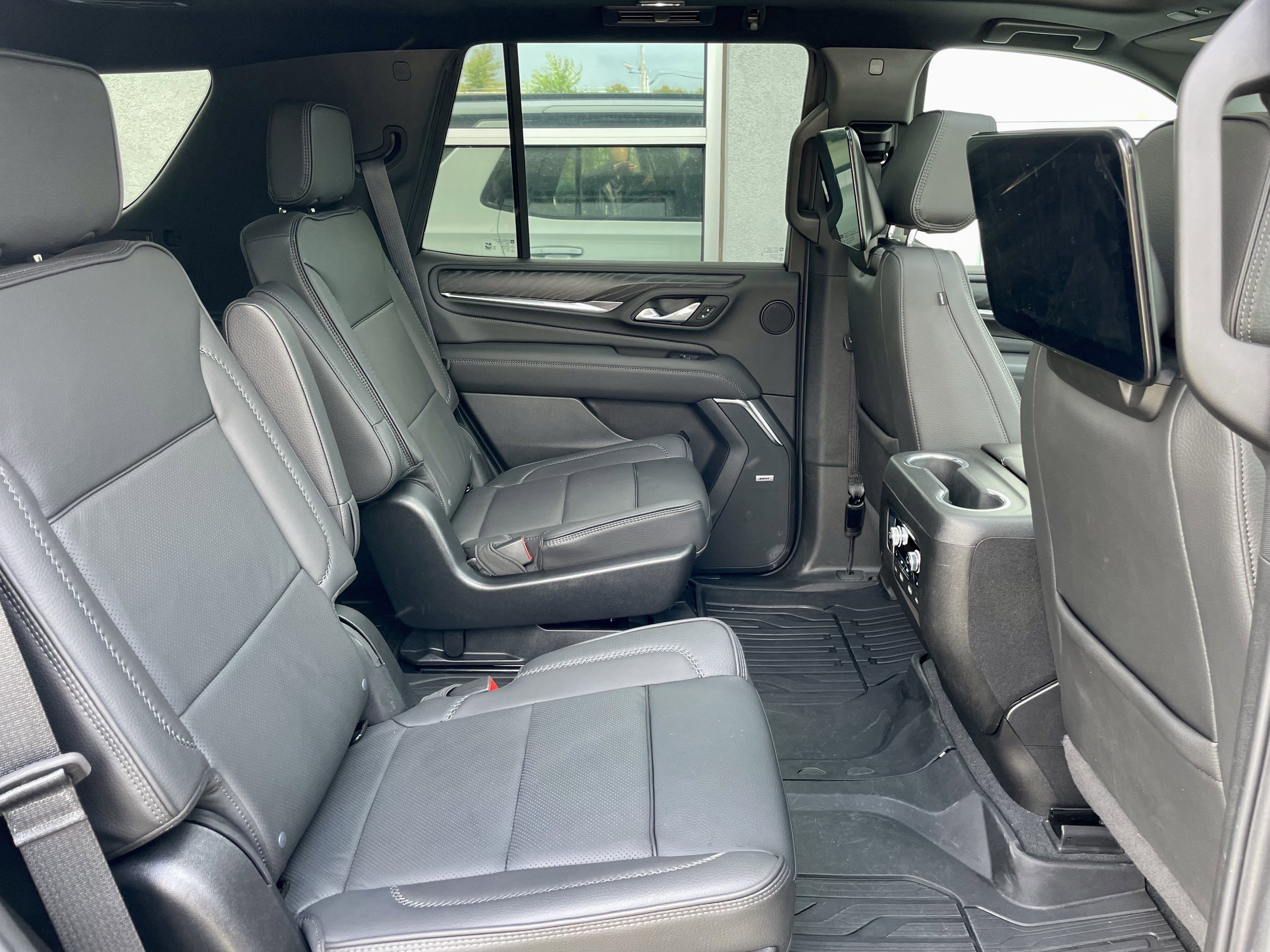 Used 2024 GMC Yukon Denali w/ Advanced Technology Package AWD/4WD image 31
