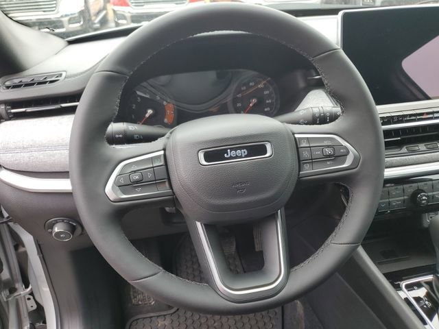 Used 2024 Jeep Compass Latitude w/ Convenience Group AWD/4WD image 11