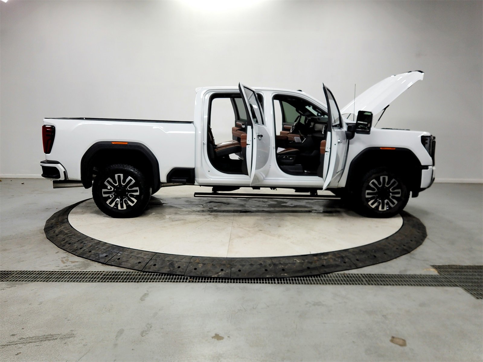 Used 2025 GMC Sierra 2500 Denali Ultimate w/ Max Trailering Package image 16