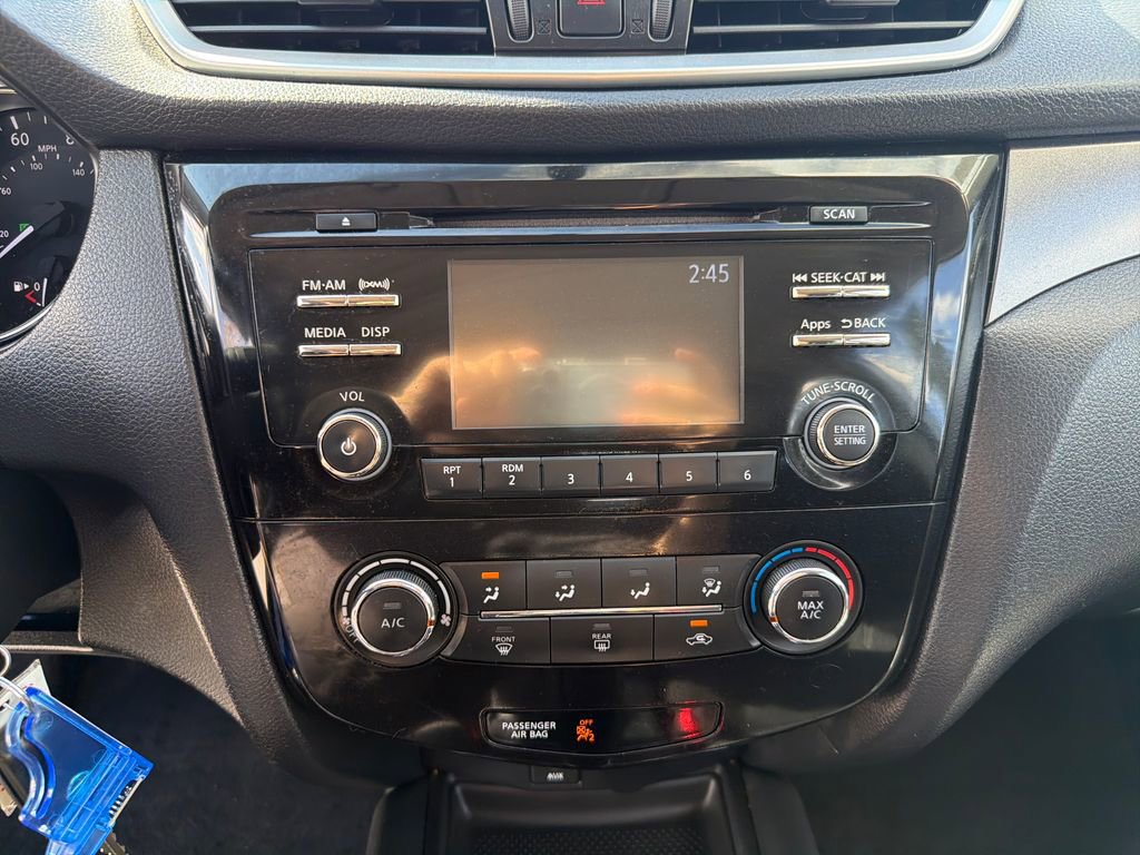 Used 2015 Nissan Rogue S image 32