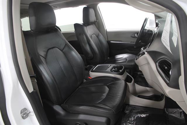 Used 2020 Chrysler Pacifica Touring-L Plus FWD image 18